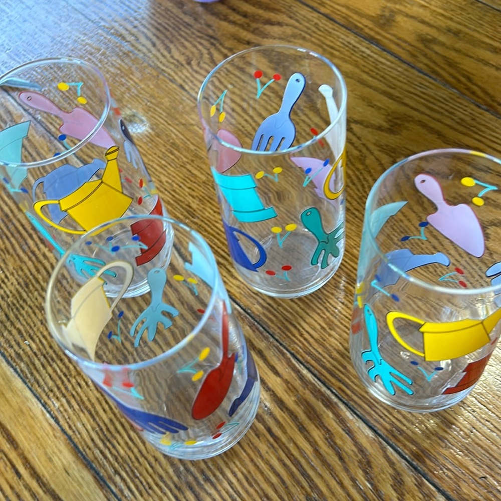 Vintage garden theme set of 4 tumblers. Clear with bright color garden items.